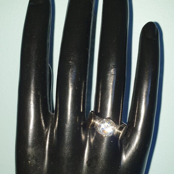 Elegant & Radiant Sparkling Vintage 925 Sterling Silver White Zircon Ring - Picture 3 of 14